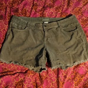 Billabong green corduroy shorts 11